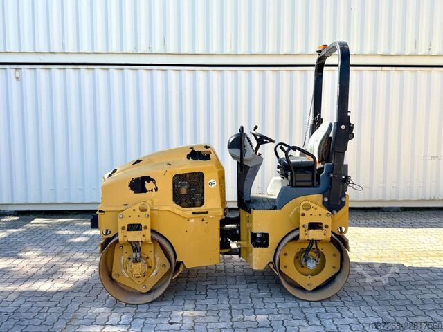 Yksirumpuvalssi CATERPILLAR CB2.7 / 2018 BJ / 845 H / 2.5 Tonnen