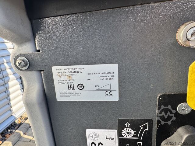 驾驶式扫地机 Nilfisk SW 4000 Aufsitzkehrmaschine