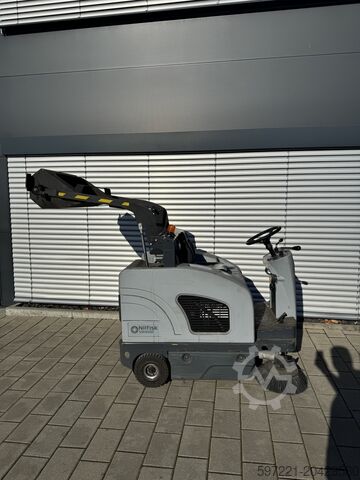 驾驶式扫地机 Nilfisk SW 4000 Aufsitzkehrmaschine