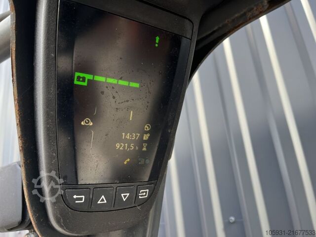 Electric 3-wheel forklift Linde E14-02