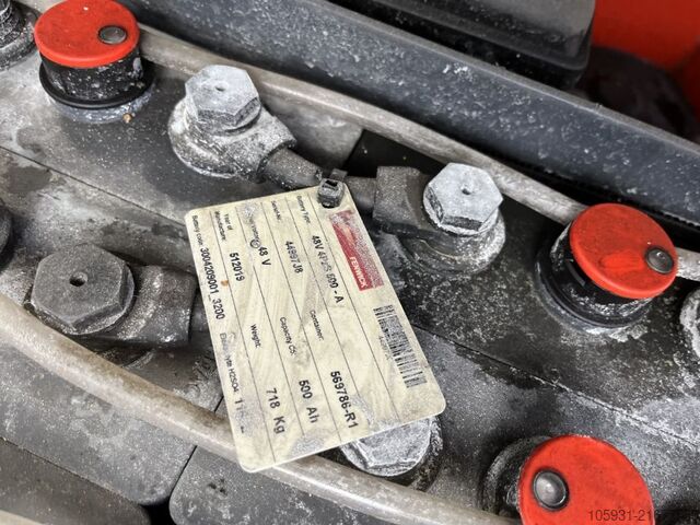 Electric 3-wheel forklift Linde E14-02