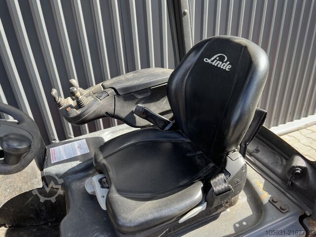 Electric 3-wheel forklift Linde E14-02