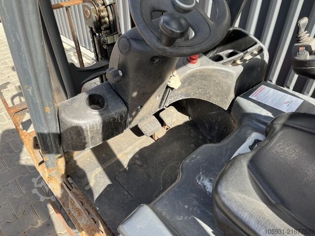 Electric 3-wheel forklift Linde E14-02