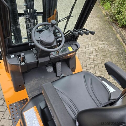 Elektrisk 4 -hjulig gaffeltruck HC Hangcha CPD30-XEY2HA-SI