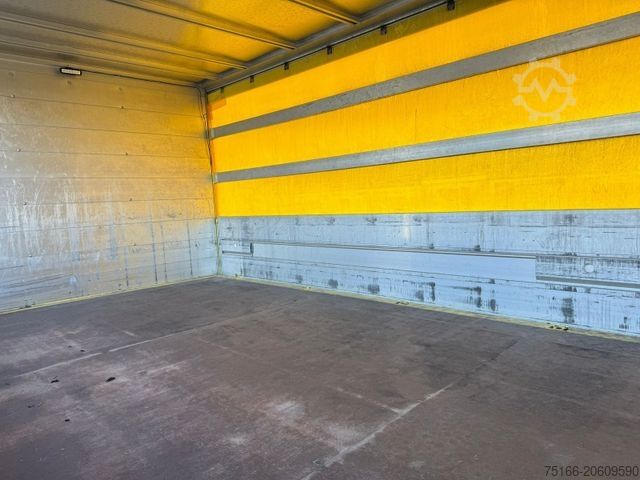 Transportador con plataforma y toldo MERCEDES-BENZ ATEGO 818 L Getränke-FZG 4,40 m*AHK*Diff-Sperre