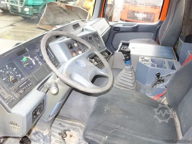 Sasis dengan kabin Mercedes-Benz Actros 3235 8x4 steelsprings,manual gearbox