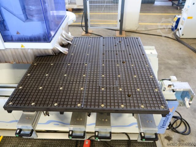 Centres d'usinage avec table à console WEEKE VENTURE 3 L