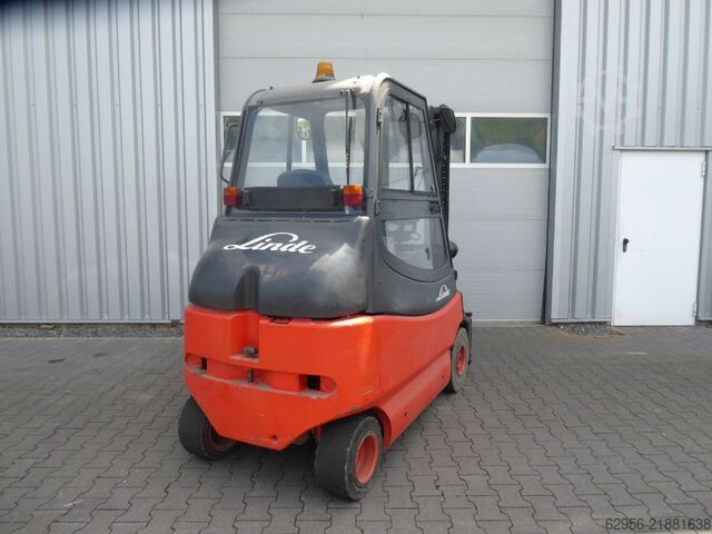 Ashensor elektrik me 4 rrota Linde E25-03/600