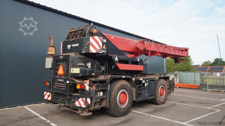 Camião-grua TADANO-FAUN GR-300EX WITH JIB 4X4X4 ROUGH TERRAIN CRANE