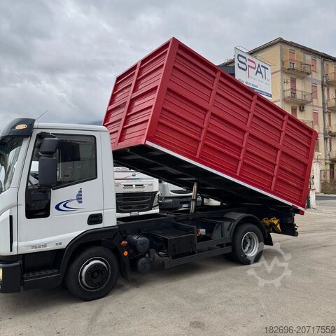 Stängd skåpbil Iveco Eurocargo 75e16