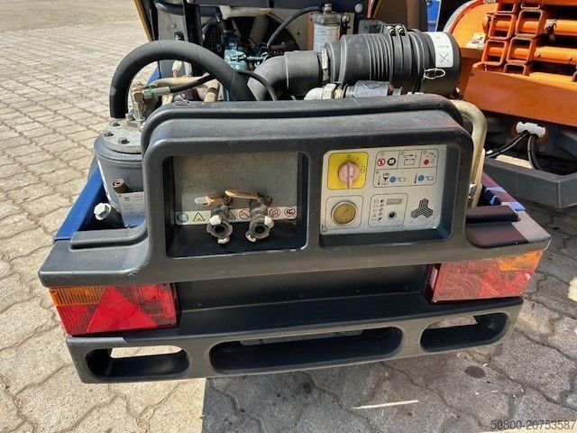 Car trailer CompAir Compair DLT0206, Kompressor