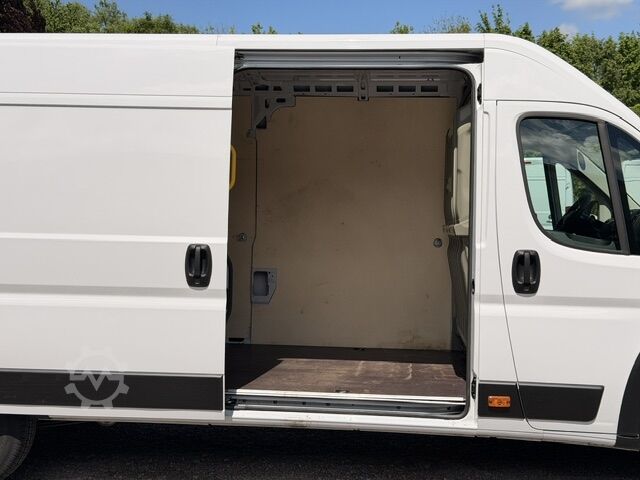 Hög och lång skåpbil Fiat Ducato L4H2 180 LED Kamera Klima