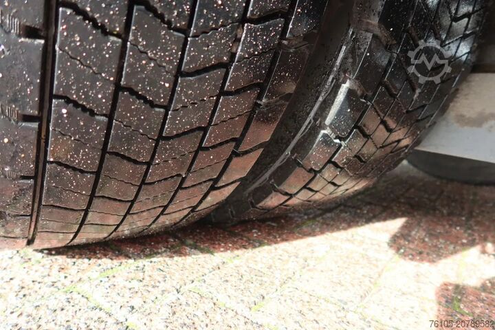 Bőrönd Mercedes-Benz Actros 1830 Bak + Dhollandia klep 2000 KG + rol...