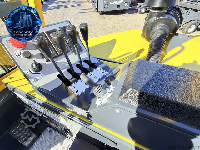 Carrello elevatore a 4 direzioni Combilift C3000CB GAS TRIPLEX 4900 POSITIONER