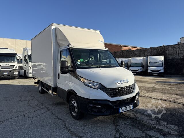Transporter mit Koffer Iveco daily 35-160
