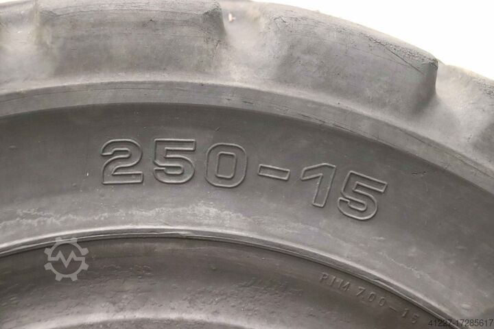 Цельнолитые резиновые шины 2 шт. Bergougnan 250-15 RIM 7.00F-15
