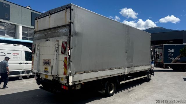 Camión plataforma con toldo DAF LF45.220 4x2 Euro 4 Pritsche Plane Bj 2008