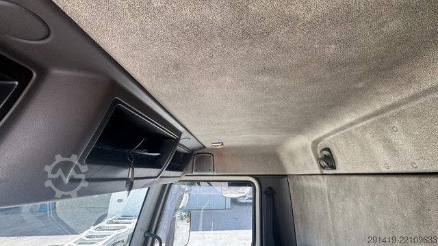 Camión plataforma con toldo DAF LF45.220 4x2 Euro 4 Pritsche Plane Bj 2008