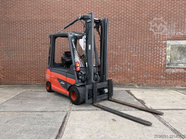 Carretilla eléctrica de 4 ruedas Linde E35L-01