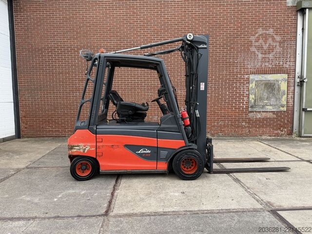 Carretilla eléctrica de 4 ruedas Linde E35L-01
