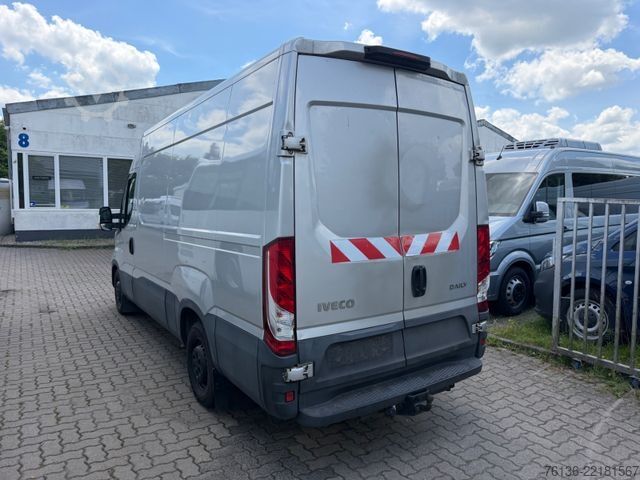Hög tak skåpbil IVECO Daily Kasten AHK 3.5t L2H2 3 Sitzer