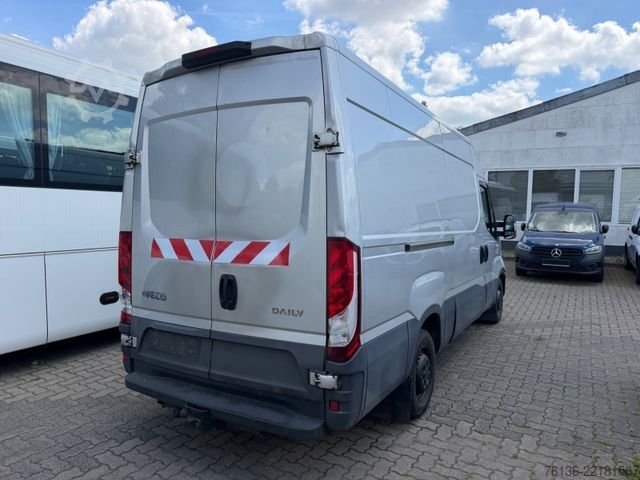 Hög tak skåpbil IVECO Daily Kasten AHK 3.5t L2H2 3 Sitzer
