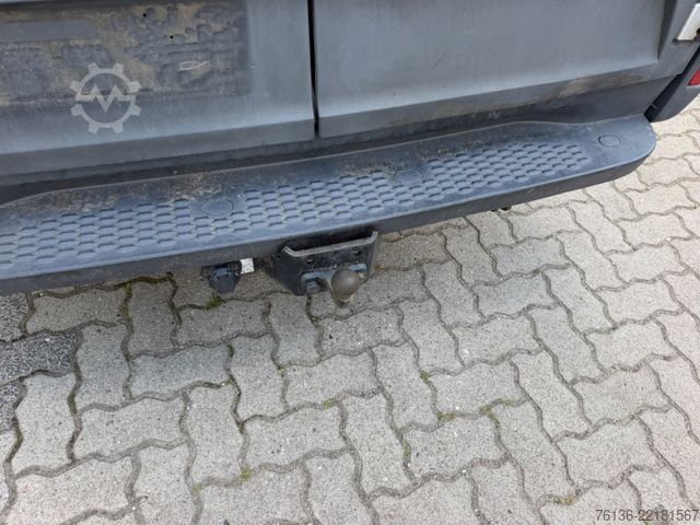 Hög tak skåpbil IVECO Daily Kasten AHK 3.5t L2H2 3 Sitzer