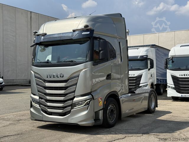 стандартний тягач Iveco sway 570