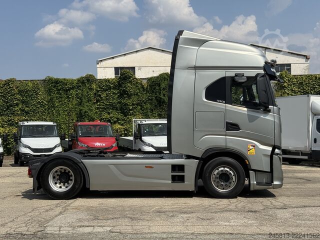 стандартний тягач Iveco sway 570
