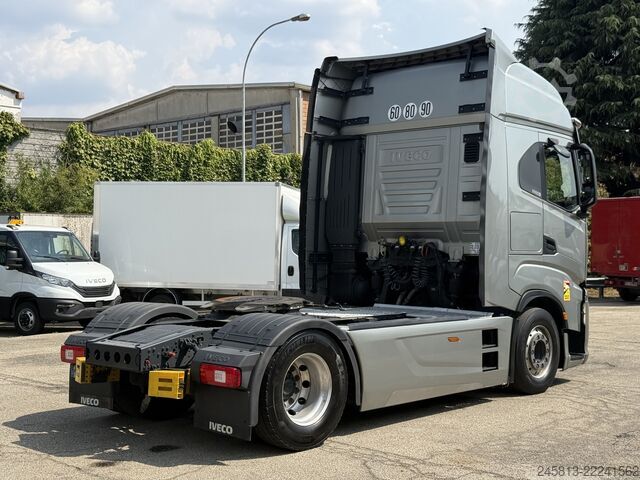 стандартний тягач Iveco sway 570
