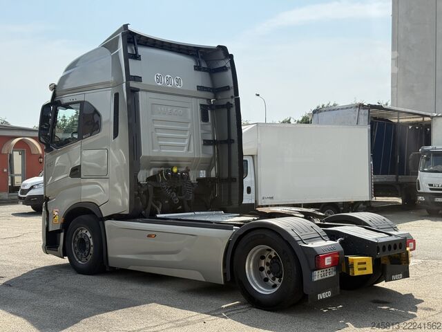 стандартний тягач Iveco sway 570