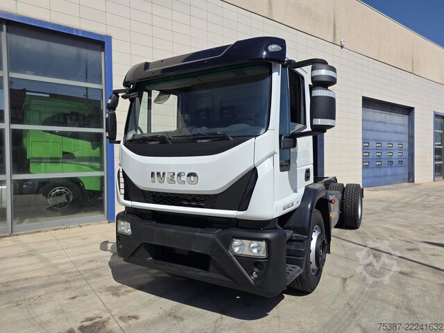 Lastbilchassi Iveco 180E25K