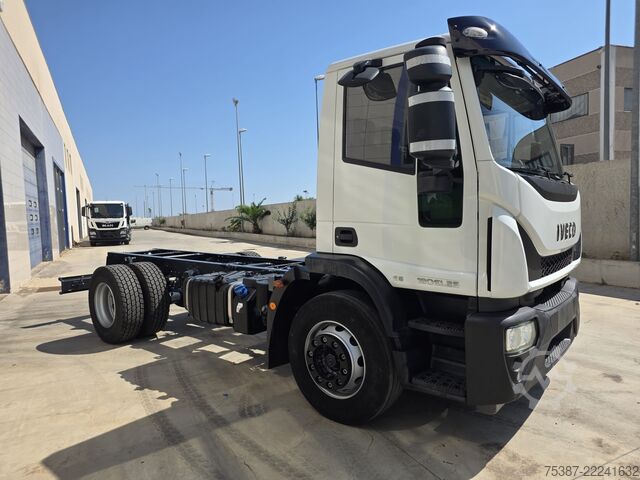 Lastbilchassi Iveco 180E25K