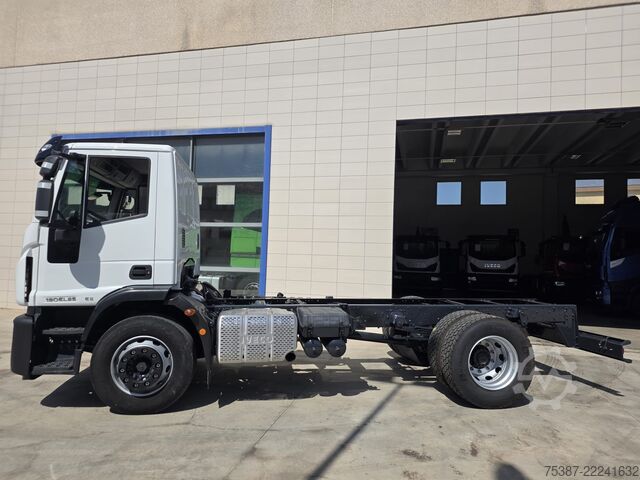 Lastbilchassi Iveco 180E25K