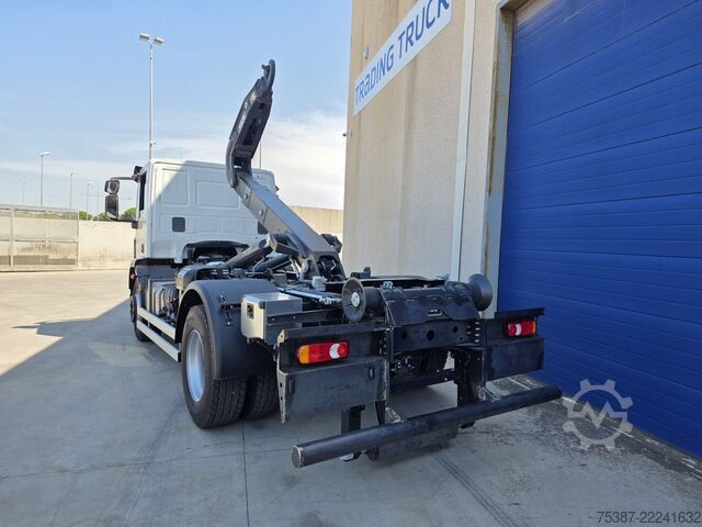 Lastbilchassi Iveco 180E25K