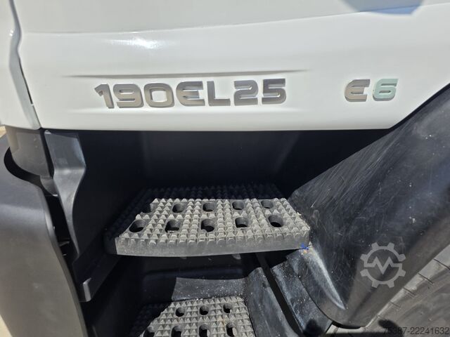 Lastbilchassi Iveco 180E25K