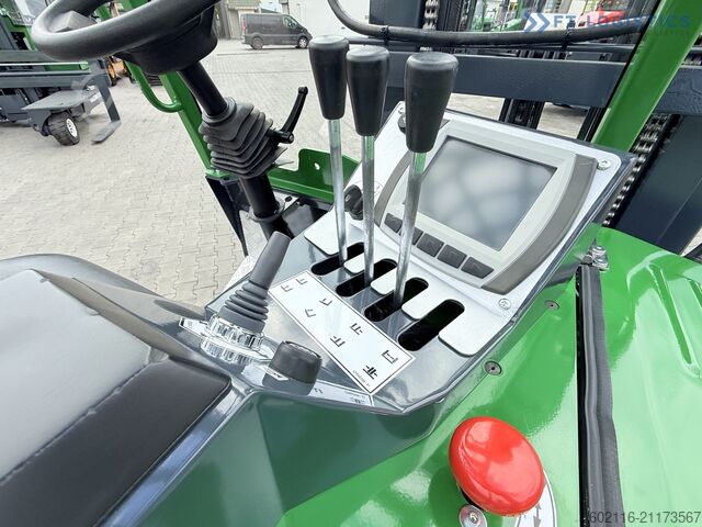 รถยกสี่ทิศทาง COMBILIFT CBE2500 TRIPLEX 5500 FORK POSITIONER