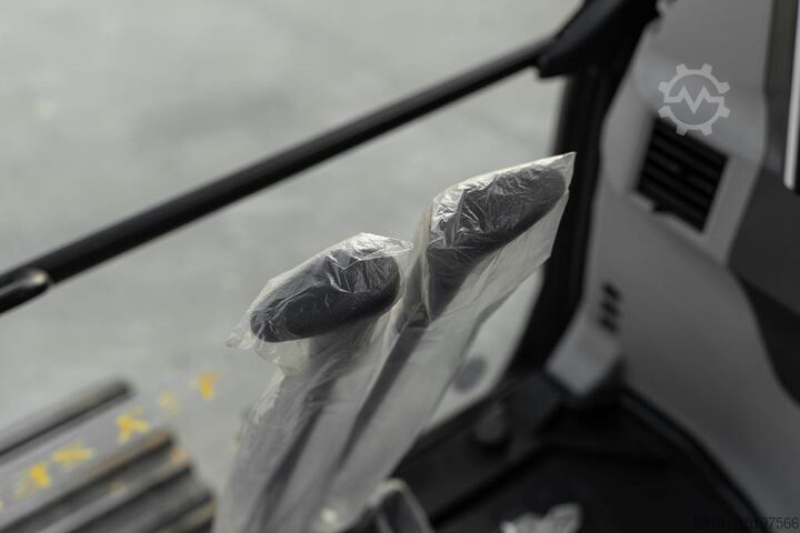 Paletli ekskavatör CASE CX 210E