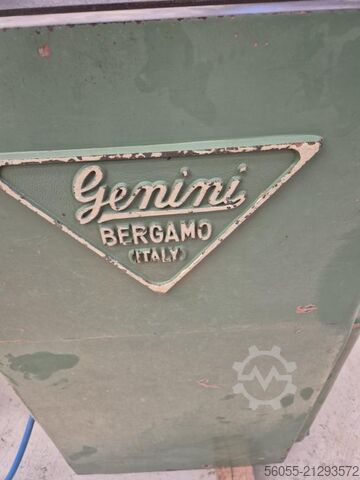 مخرطة نسخ رأسية أوتوماتيكية GENINI GS 120