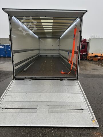 Lori kotak Iveco 140e25