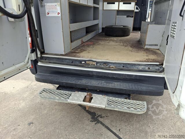 Slēgtais furgons IVECO DAILY 35S14 - V12 - HI-MATIC - E6d
