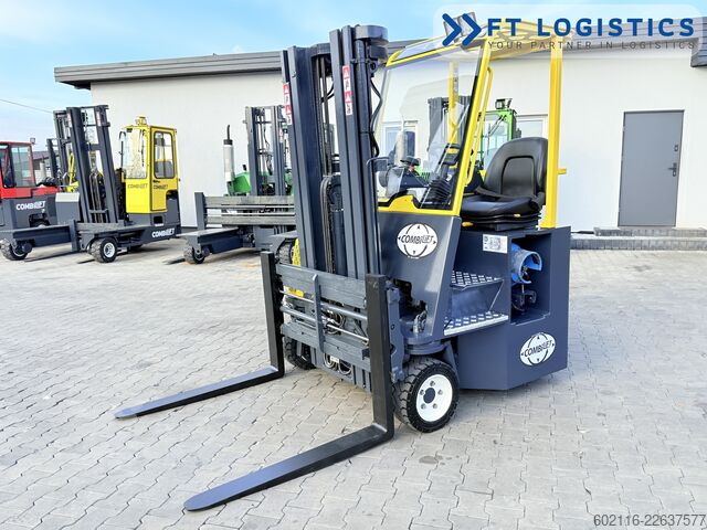  Combilift CB3000 GAS TRIPLEX 4900 FREE-LIFT