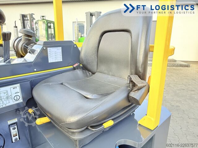 Combilift CB3000 GAS TRIPLEX 4900 FREE-LIFT