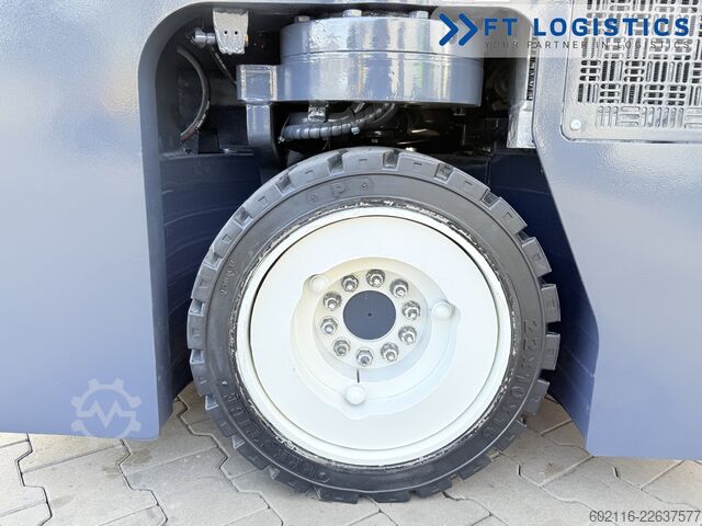  Combilift CB3000 GAS TRIPLEX 4900 FREE-LIFT