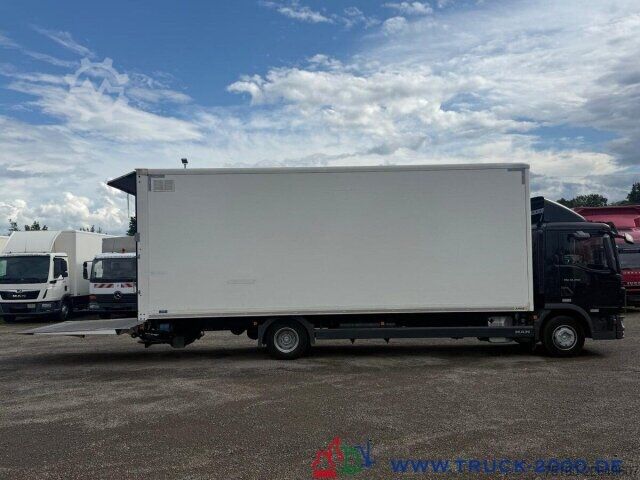Samochód ciężarowy typu furgon MAN TGL 12.250 Koffer 7.20m Ladebordwand1.5t. 1.Hand
