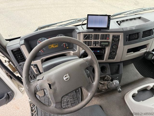 LKW mit Kofferaufbau VOLVO FL240 4x2 Closed box 6,30 m.