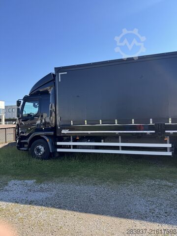 Autocarro con pianale e telone DAF LF 290