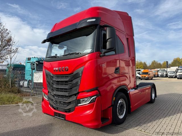 Standard tractor unit IVECO S-Wax 570/Intarder/Kipphydraulik/Navi/Spoiler