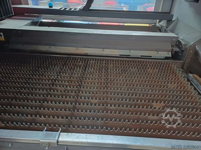 レーザー切断機 BYSTRONIC ByVention 3015