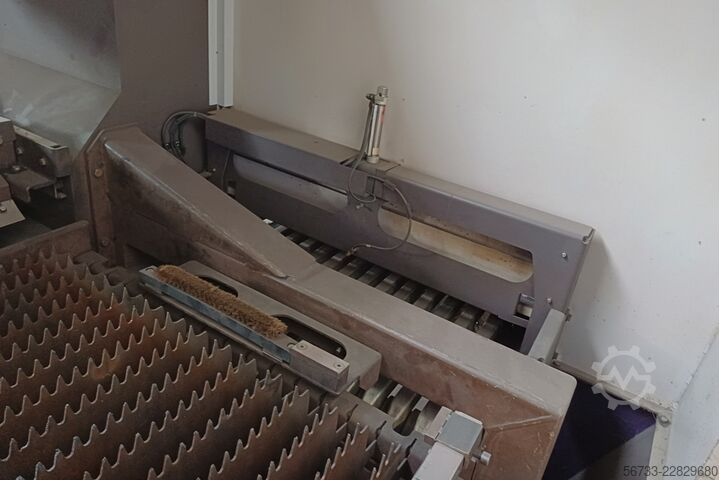 レーザー切断機 BYSTRONIC ByVention 3015